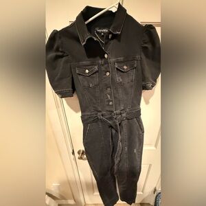 Women’s Retrofete Tori Puff Sleeve
Black Denim Jumpsuit Medium